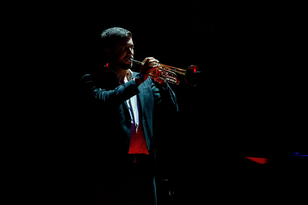 Noam Bargil in de Stadsshouwburg tijdens het Gouden Kalveren Gala - foto Marcel Krijgsman
